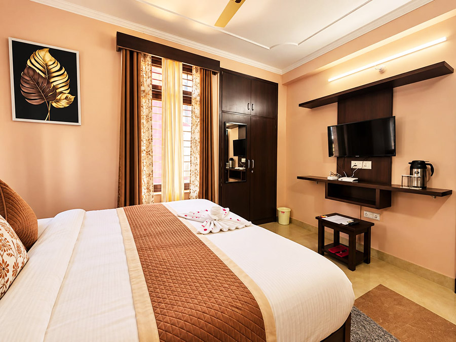 Hill View Homes hotel exterior and entrance in Bhimtal